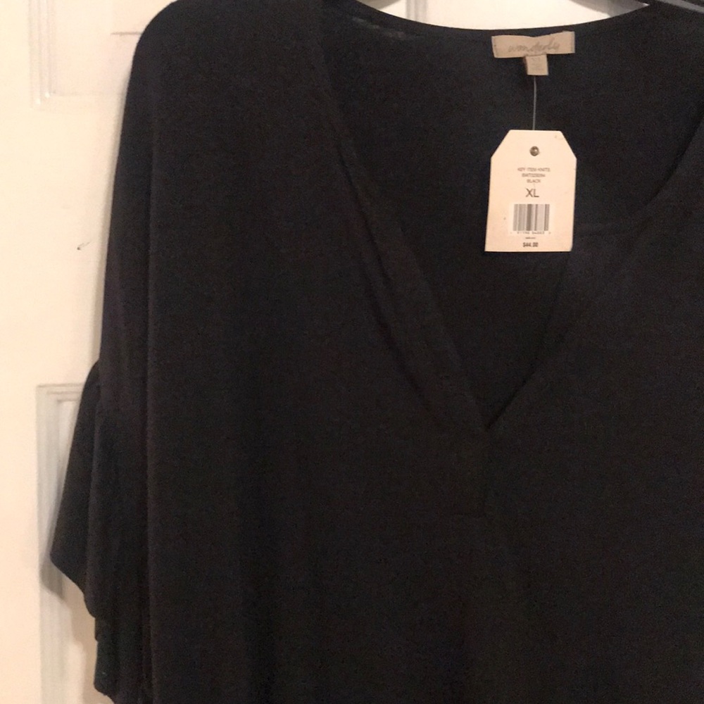🖤 black NWT dressy v neck tee!